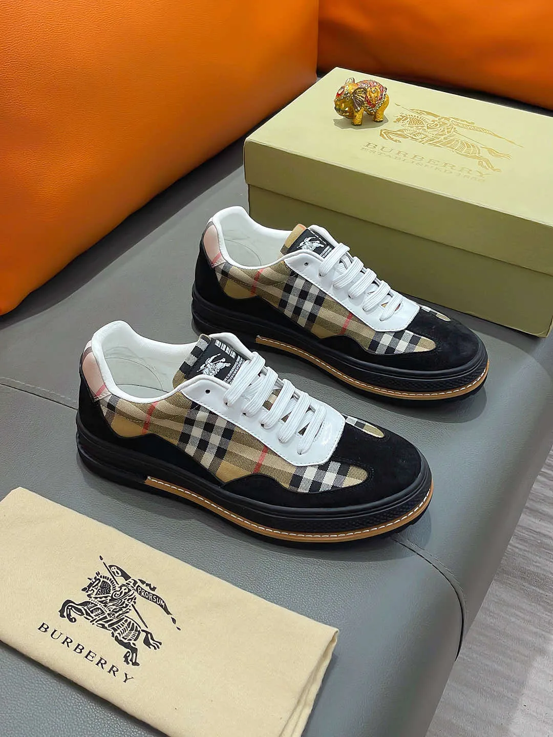 Men's shoes BURBERRY "Burberry" P400 Regular size: 38-44 (casual shoes) Product materials: Selected cowhide upper, soft sheepskin lining; original outsole.